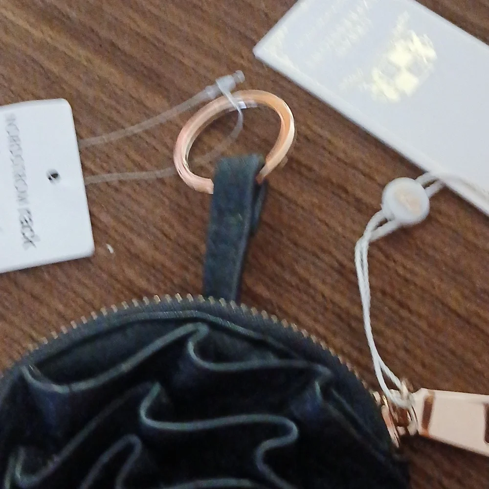 NWT Urban Expressions Rosette Leather-Look Change Purse ■ Black
